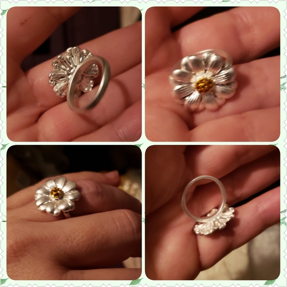 Sparkling Crystal Center Daisy Ring - Picture 5 of 11